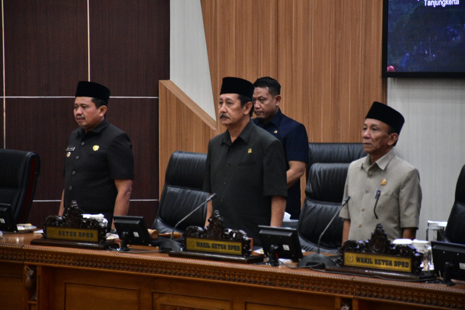 RAPAT PARIPURNA DPRD SUMEDANG TERKAIT PENGAJUAN RAPERDA PILKADES SERENTAK 2026